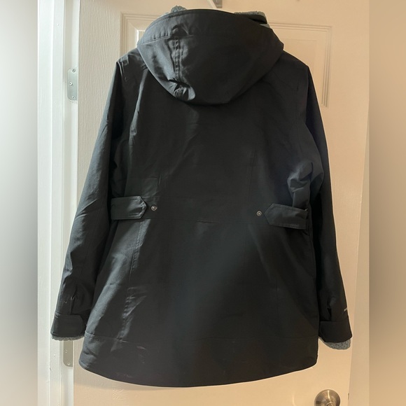 Women’s black Royal Robbins winter coat. - Picture 2 of 11